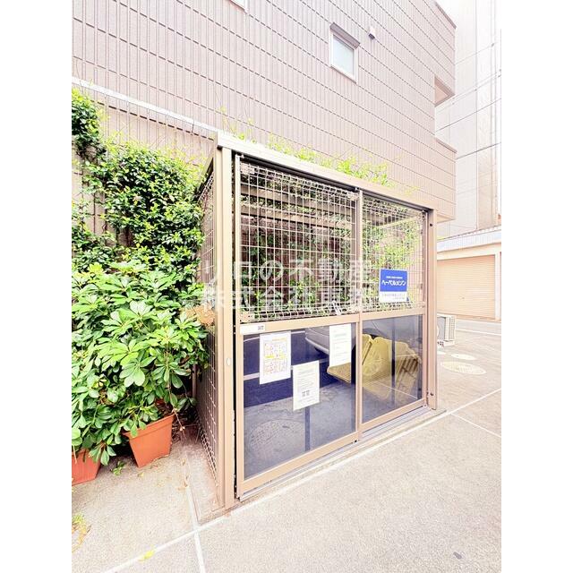 敷地内ゴミ置き場有☆朝の忙しいときに便利ですね☆