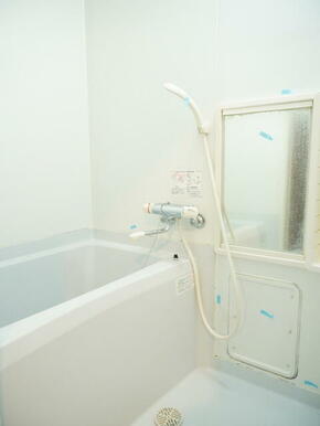 花粉・梅雨の時期にオススメの浴室乾燥機付きバスルームです♪