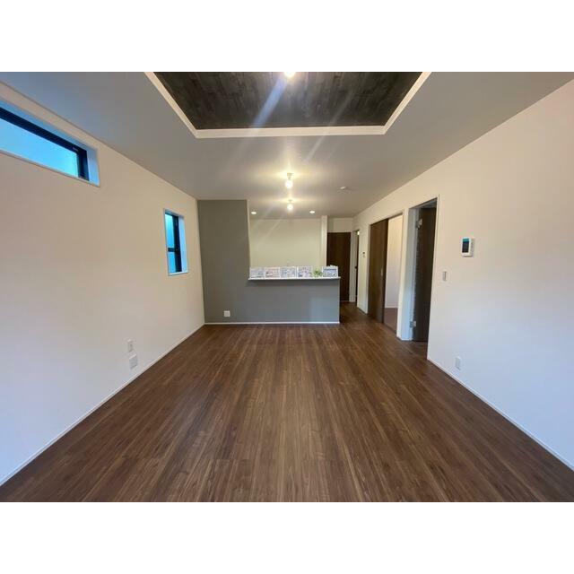 リラックスできる場所だからリビングは家具＆レイアウトにこだわりたい！（1号棟）