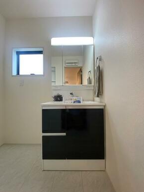 洗顔や歯磨きなど毎日使う洗面所だから要チェック！（1号棟）