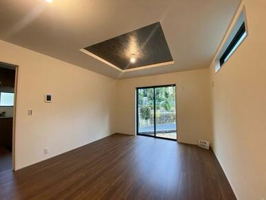 くつろぎスペースとしてはもとより、リビングに学習やテレワークのスペースを設けるご家庭も増えています（1号棟）