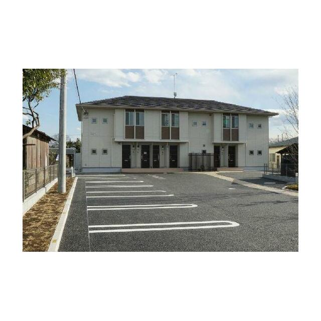 敷地内は緑も多く配置してございます。落ち着ける住環境です☆