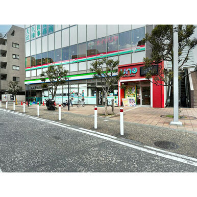 ファミリーマート　よろづやペアナード店