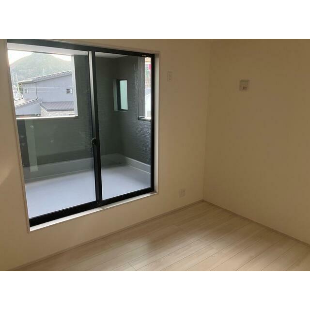 リビングとは別に静かな時間を楽しめる部屋（1号棟）
