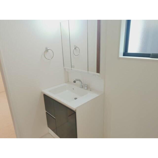 一日の始まりは洗面所から。さぁ顔を洗って気合を入れよう（1号棟）