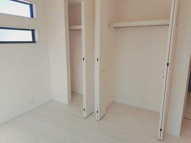 大切な洋服にはきちんと収納場所を用意したい（1号棟）