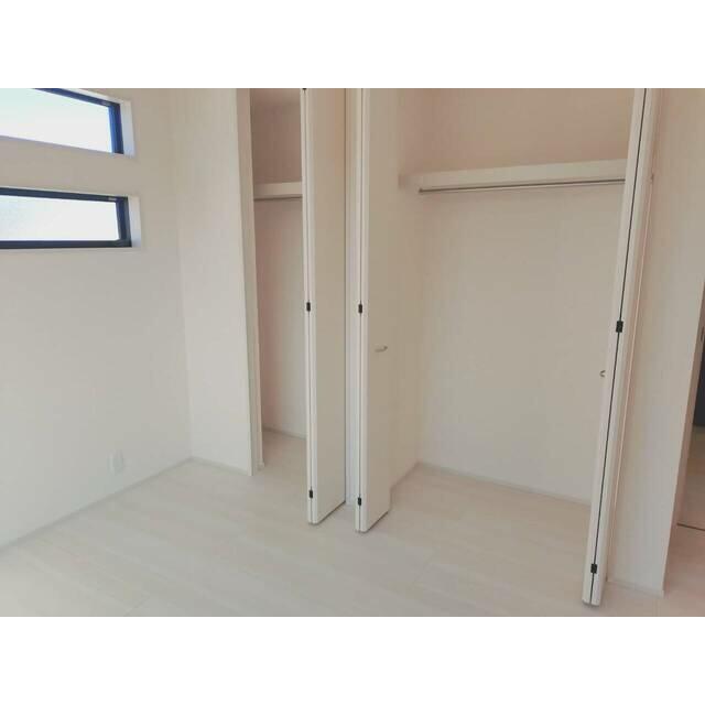 大切な洋服にはきちんと収納場所を用意したい（1号棟）