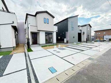 中央左：2号棟　中央右：3号棟　右奥：4号棟