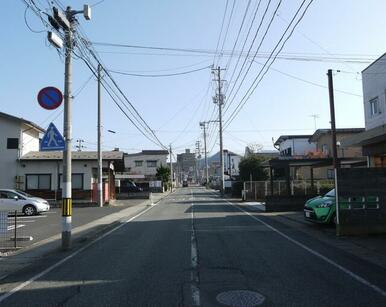 前面道路　西方向より