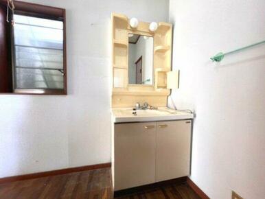 独立洗面台、朝の身支度には欠かせません