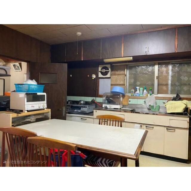 背面キッチン、料理の配膳やお片付けが楽になりますね。