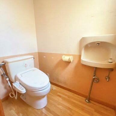 1階トイレは手洗い付きなので来客時にも便利です！
