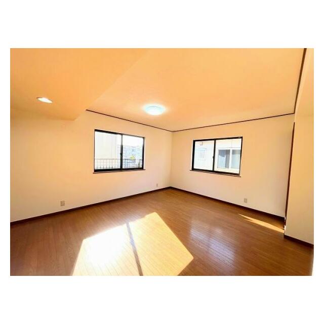 2階南東側洋室　約10.9帖