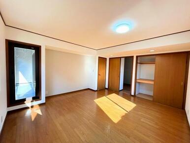 2階南東側洋室　約10.9帖