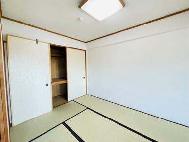キッチン横の和室です！お子様の遊び場にできますね！