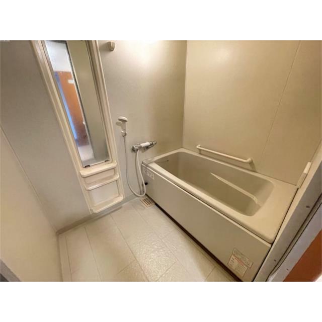 ゆったり大きめの浴槽です！