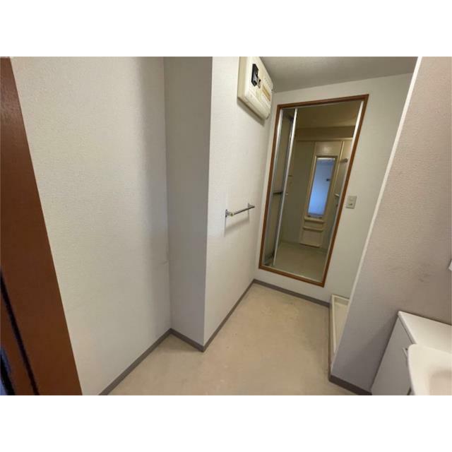 脱衣所も十分なスペース！