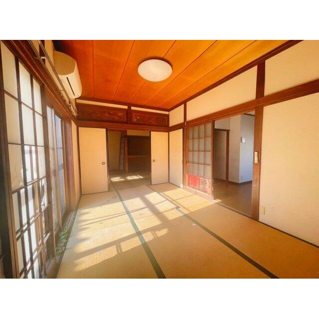 フローリングだけでなく、和室もあります