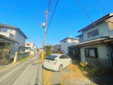 前面道路含む現地写真です