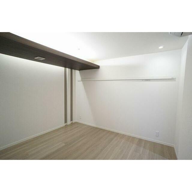 天井間接照明付きのオシャレな洋室です♪