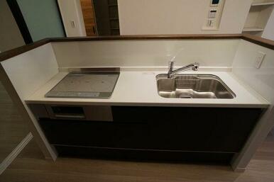 人気のＩＨコンロ付きキッチンです。