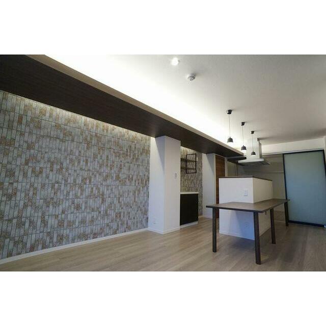 天井間接照明付きのオシャレなリビングです♪