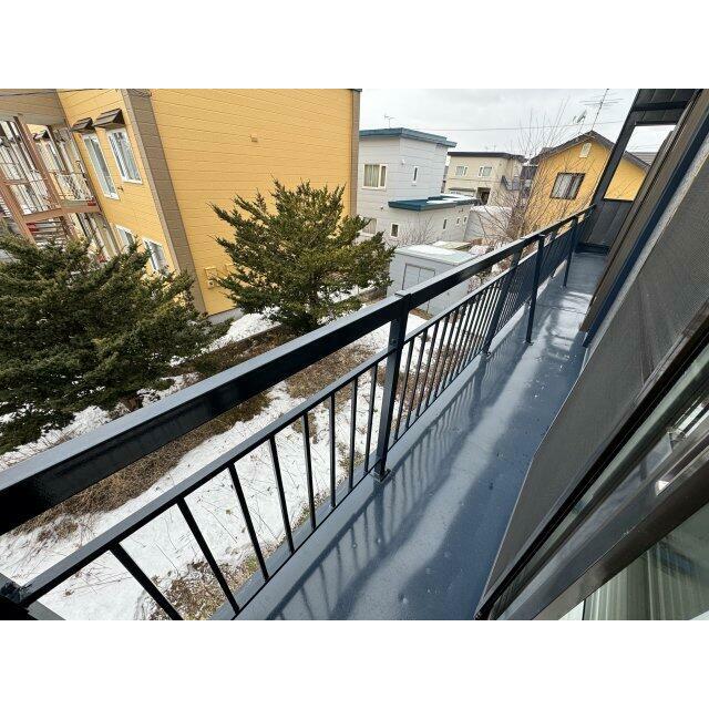 南西庭側にバルコニーもついております。