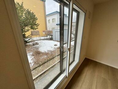 内窓も設置しております。