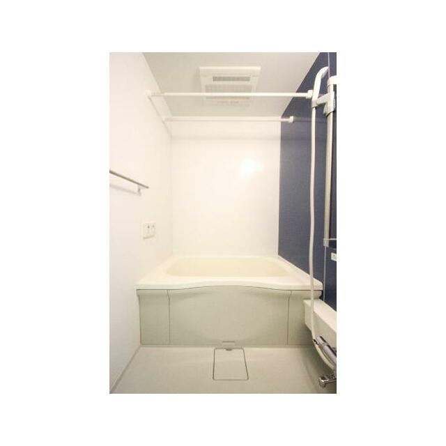 浴室はアクセントパネルを採用しております