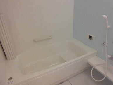 追い焚き給湯・浴室換気乾燥機付きのバスルームです☆