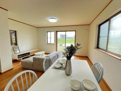 「LDK」対面キッチンのため、お料理中でもお子様に目が届きやすいです