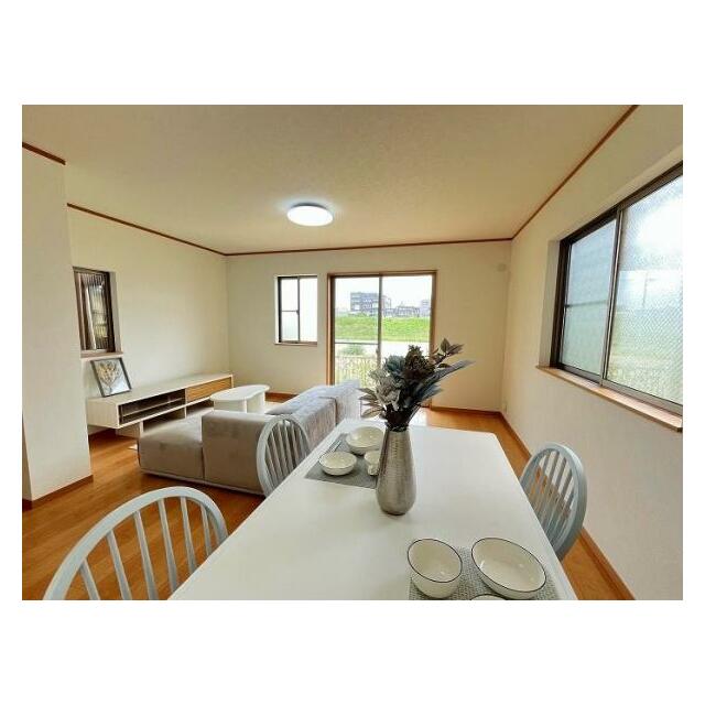 「LDK」対面キッチンのため、お料理中でもお子様に目が届きやすいです