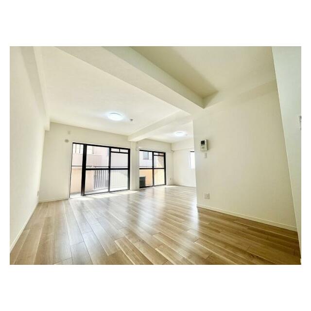 「LDK」キッチンから見たLDKの様子です。