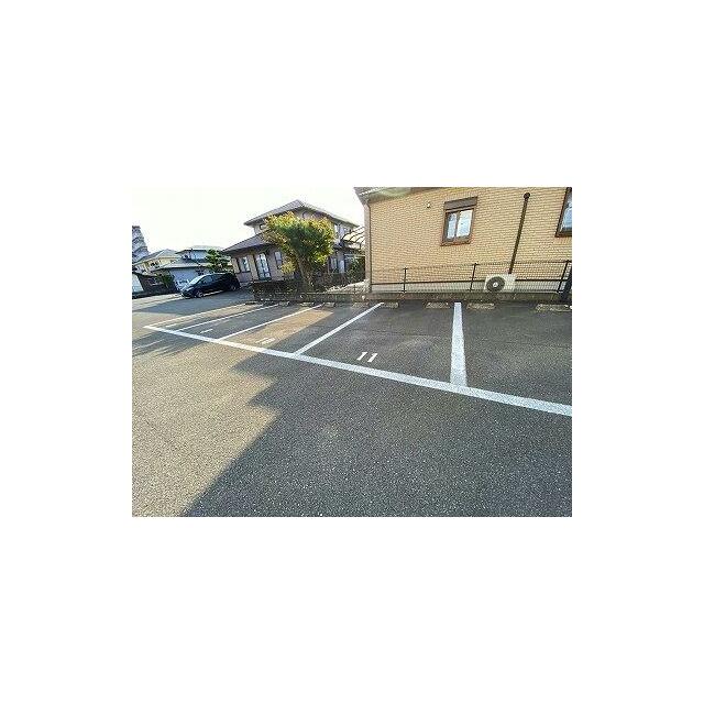 敷地内駐車場　空車状況はお問合せ下さい。