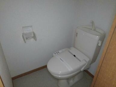 居室窓側です。1階はフローリングです。