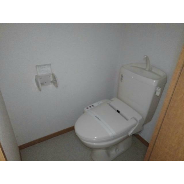 居室窓側です。1階はフローリングです。