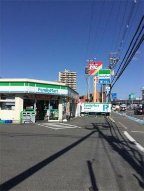 ファミリーマート　寝屋川初町店