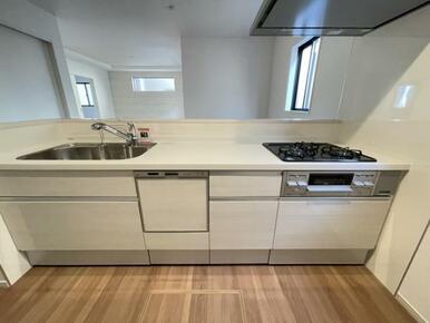 家族の顔が見えるカウンターキッチン！配膳や片付けも楽にできますね＾＾