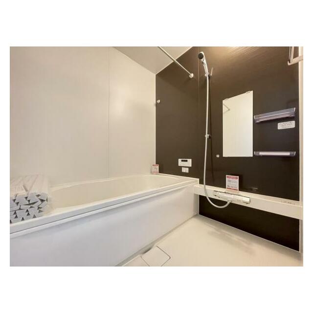 ゆったりと浸かれる1坪風呂を採用！1日の疲れを癒してくれる浴室は窓のある開放的な空間＾＾