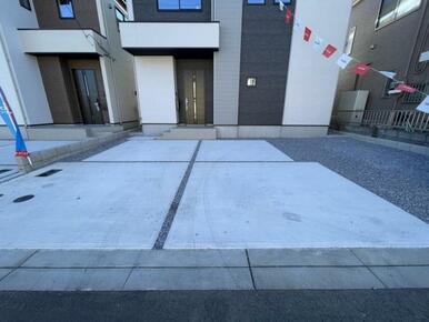 カースペース3台！並列駐車もできます！親戚や友人が遊びに来ても安心＾＾急な来客にも対応できますね＾＾