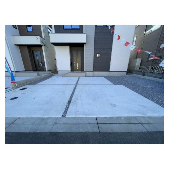 カースペース3台！並列駐車もできます！親戚や友人が遊びに来ても安心＾＾急な来客にも対応できますね＾＾