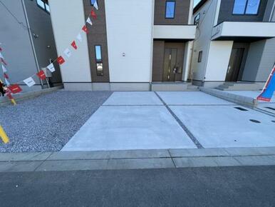 カースペース2台！並列駐車もできます＾＾