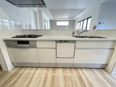 家族の顔が見えるカウンターキッチン！配膳や片付けも楽にできますね＾＾