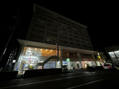 夜の外観、たぶん昼間より夜の方が部屋にいる時間って多いですよね？