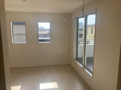 リビングとは別に静かな時間を楽しめる部屋（1号棟）