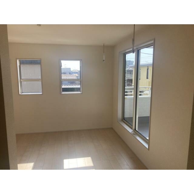 リビングとは別に静かな時間を楽しめる部屋（1号棟）