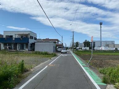 東道路を南より