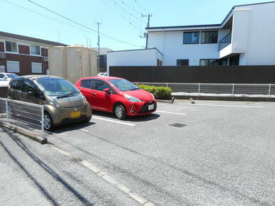 敷地内の駐車場です。駐車しやすい自走平置式♪