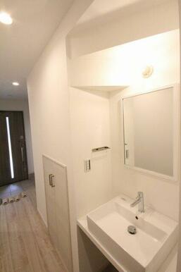 1階の廊下に洗面台があり、帰宅した際にすぐに手洗いが出来ます