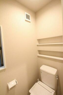 1階と2階にトイレがあり、ウォシュレット完備